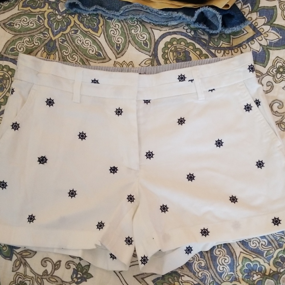 White boat helmet shorts